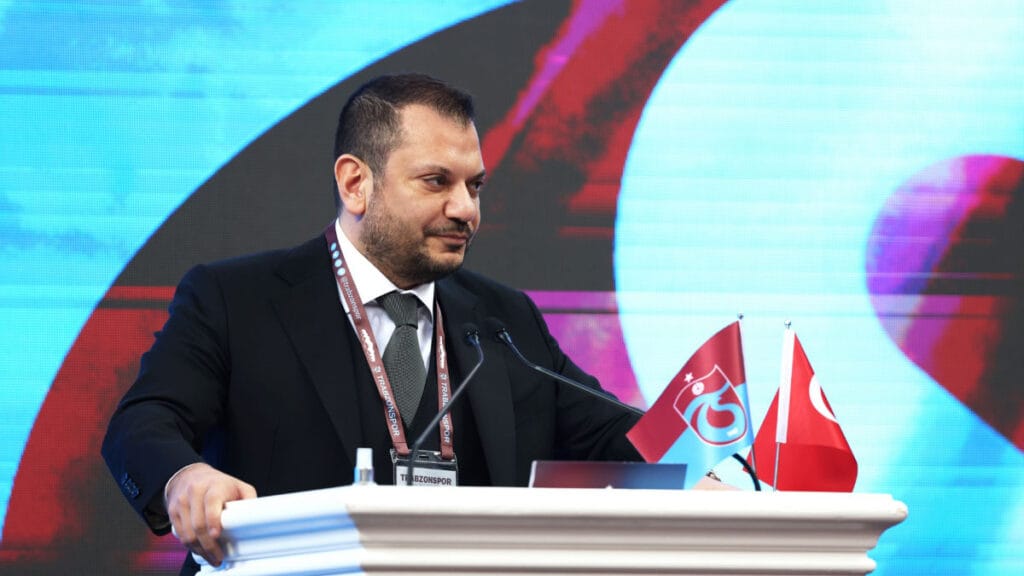 Ertuğrul Doğan, Trabzonspor Kulübü Başkanı, basın toplantısında konuşurken