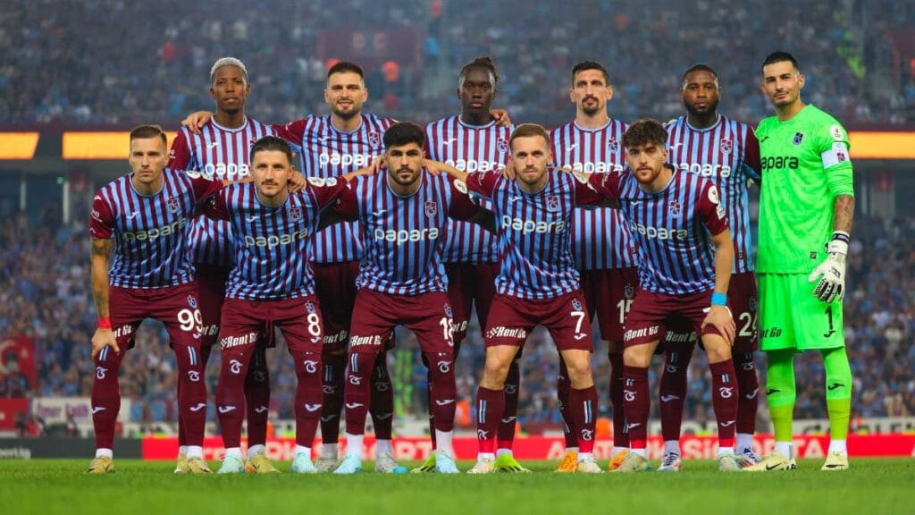 Trabzonspor takımı, Beşiktaş maçı öncesi toplu fotoğraf