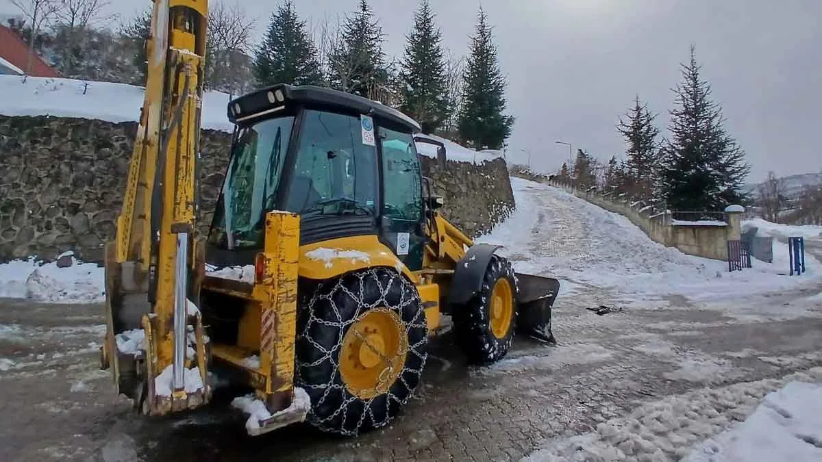 Baskan Kaya kar temizleme calismalarini yerinde inceledi