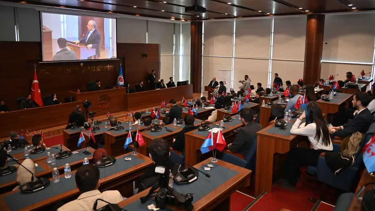 Trabzon Büyükşehir Belediyesi Gençlik Meclisi’nin ilk toplantısı, Ahmet Metin Genç ve Mustafa Şentop’un katılımıyla gerçekleştirildi.