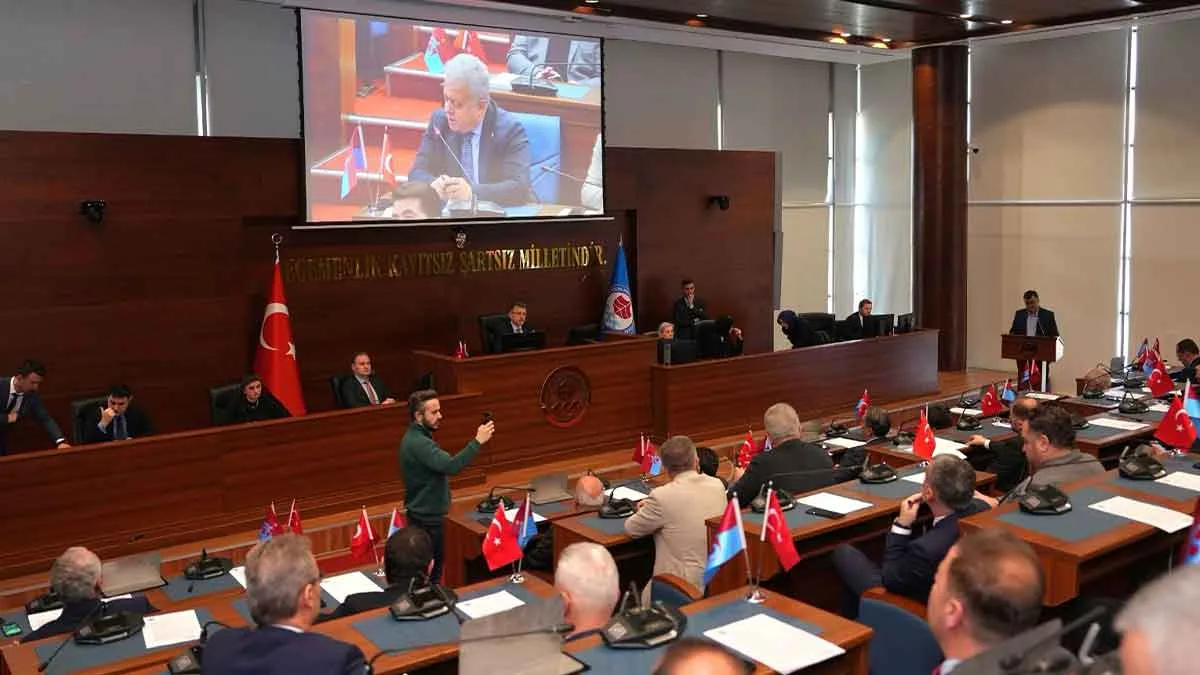Cüneyt Zorlu Büyükşehir Belediyesinin borçlarını eleştirdi