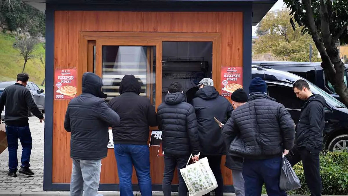 Halk Ekmek büfelerinde Ramazan yoğunluğu