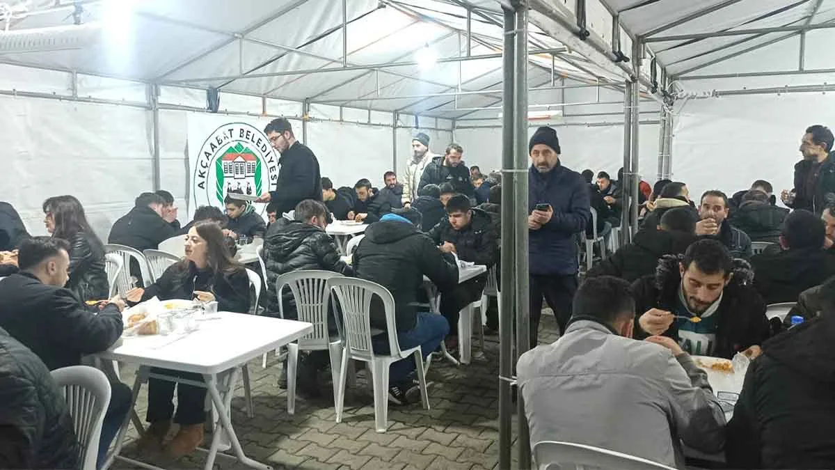 Trabzon’da 1000 kişilik iftar sofrası kuruldu