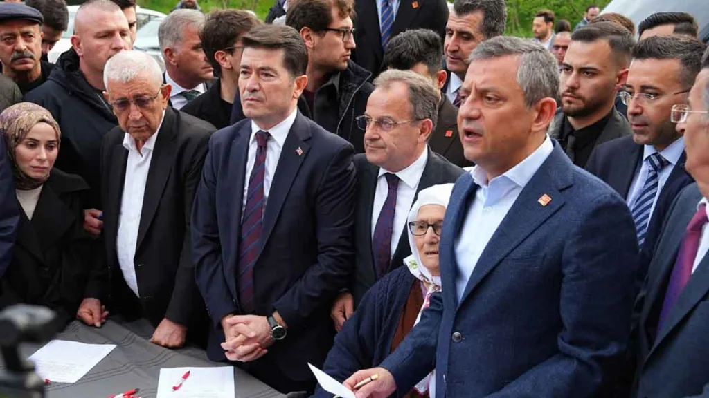 AK Partili vekiller, Özgür Özel’in Trabzon ziyaretine dair açıklamalarda bulundu.