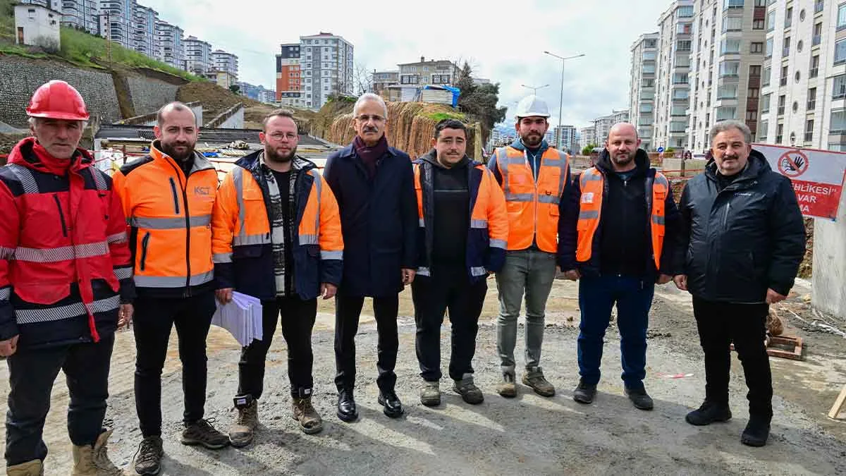 Abdulkadir Uraloğlu, Akçaabat-Söğütlü-Yıldızlı Yolu'ndaki çalışmaları yerinde inceledi.