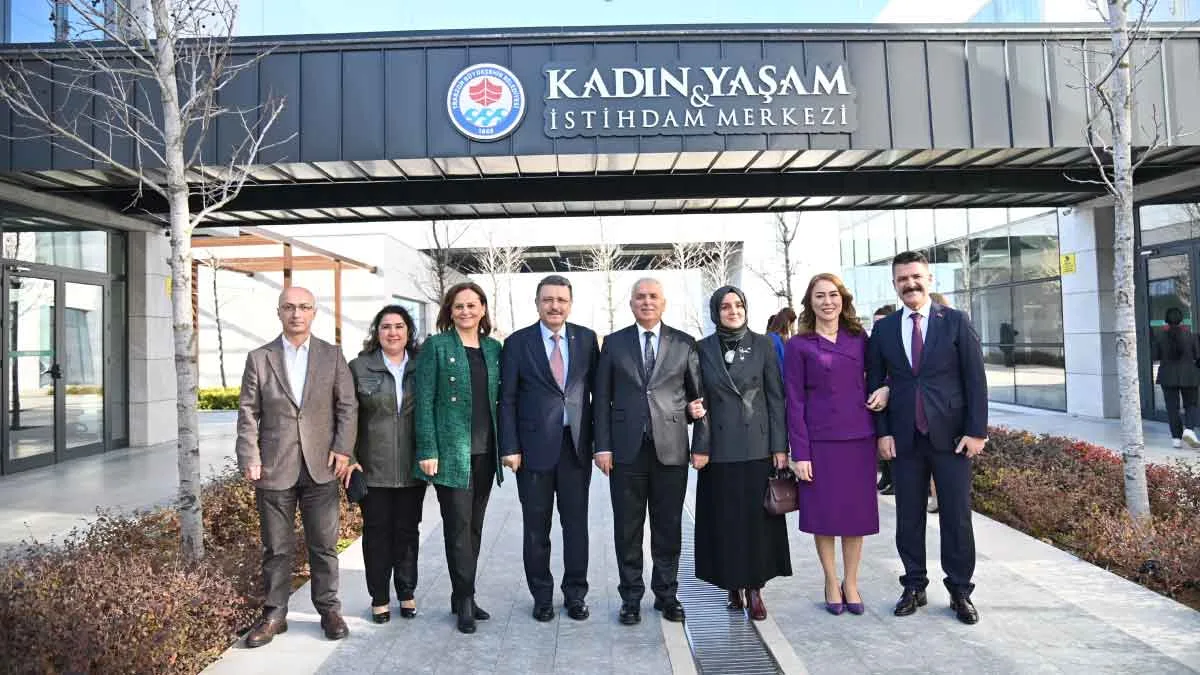Trabzon Büyükşehir Belediye Başkanı Ahmet Metin Genç, 8 Mart Dünya Kadınlar Günü’nde kadın istihdamına yönelik önemli bir projeyi hayata geçirdi. Proje ile kadınlar üretimde daha güçlü olacak.