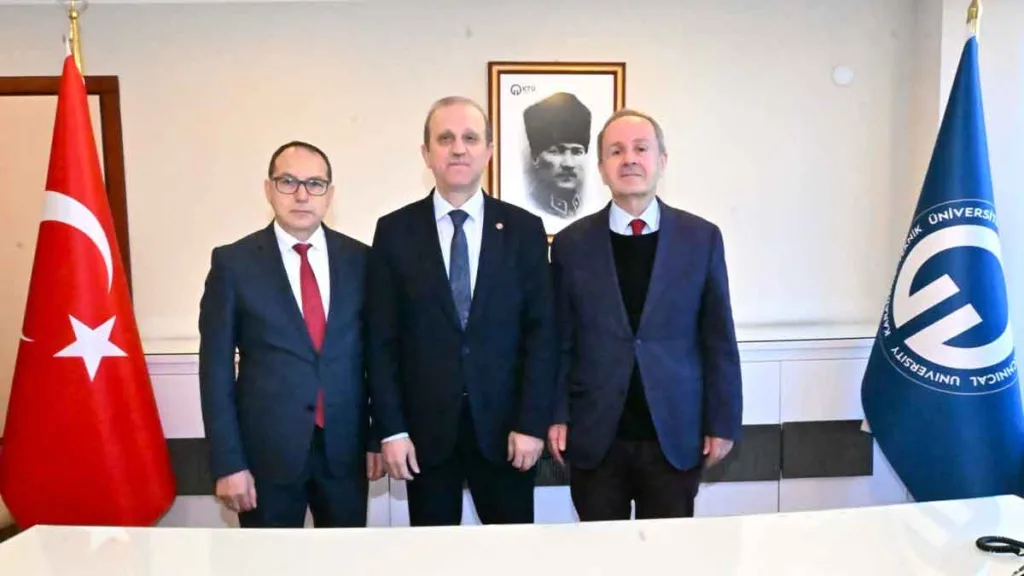 KTÜ Fen Fakültesi'nde dekanlık değişimi.