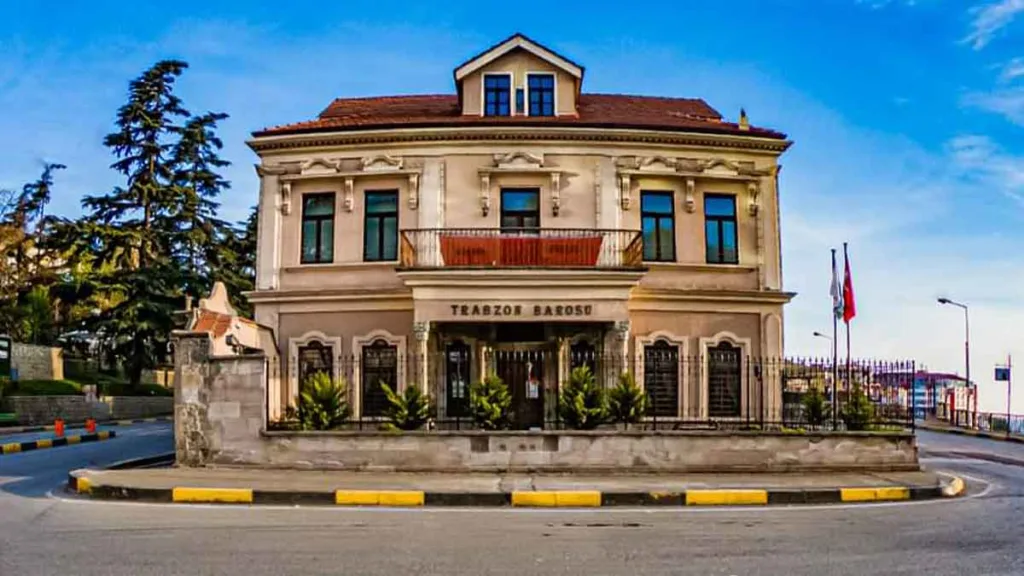 Trabzon Barosu, Ekrem İmamoğlu'na destek açıklaması yaptı.