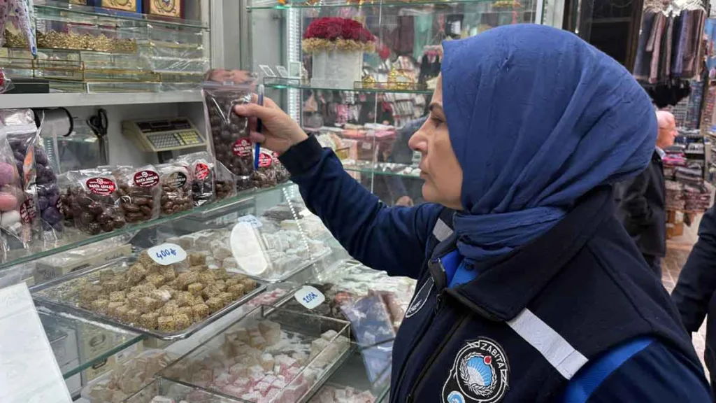 Trabzon’da bayram öncesi 84 işletmeye hijyen ve ruhsat ihlali nedeniyle ceza kesildi.