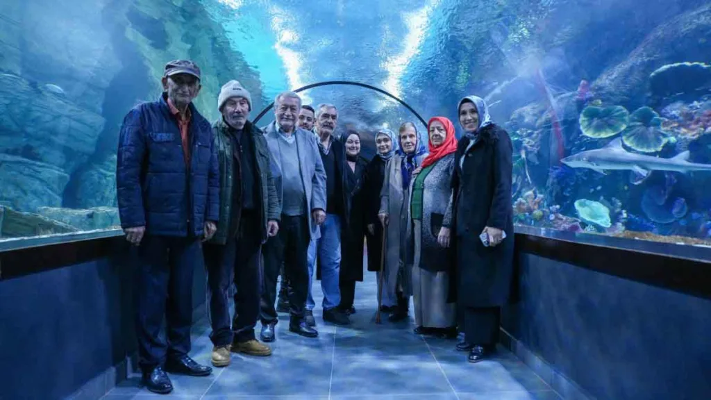 Trabzon Büyükşehir Belediyesi'nden huzurevi sakinlerine anlamlı gezi etkinliği.