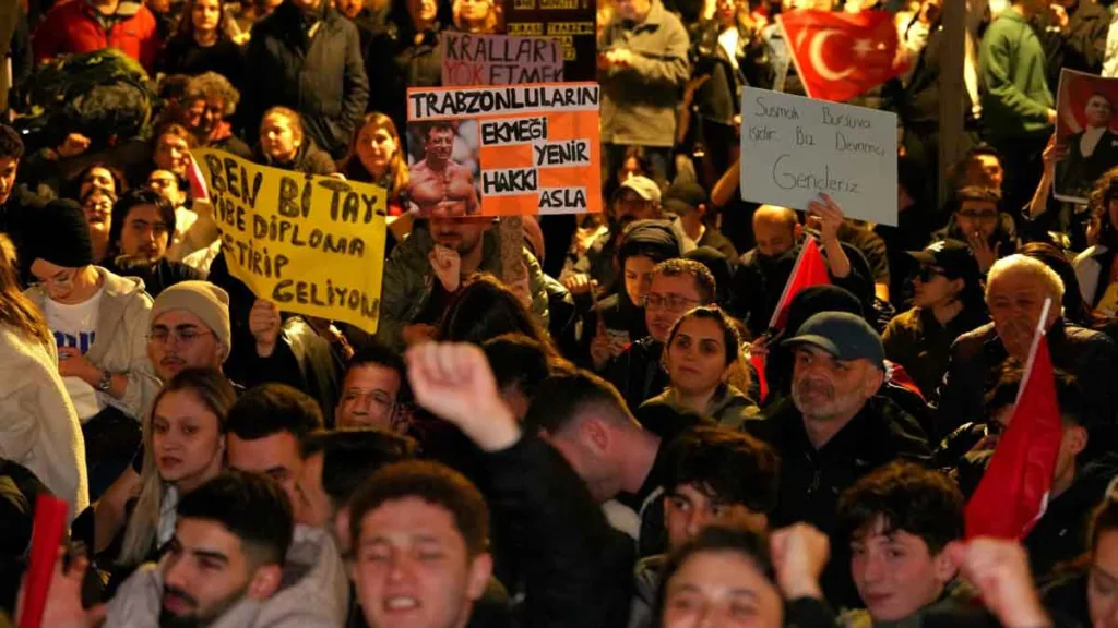 Trabzon'da Ekrem İmamoğlu İçin Eylemler Devam Ediyor
