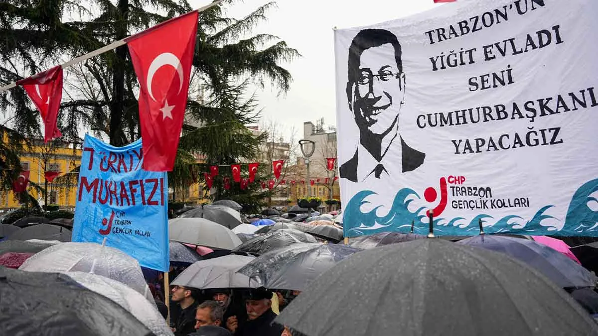 Trabzon’da Ekrem İmamoğlu’nun gözaltına alınmasına tepki gösteren basın açıklaması yapıldı.