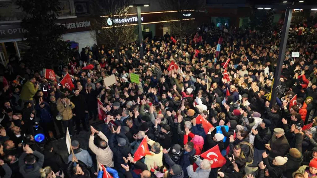 Trabzon'da Ekrem İmamoğlu için adalet yürüyüşü düzenlendi.