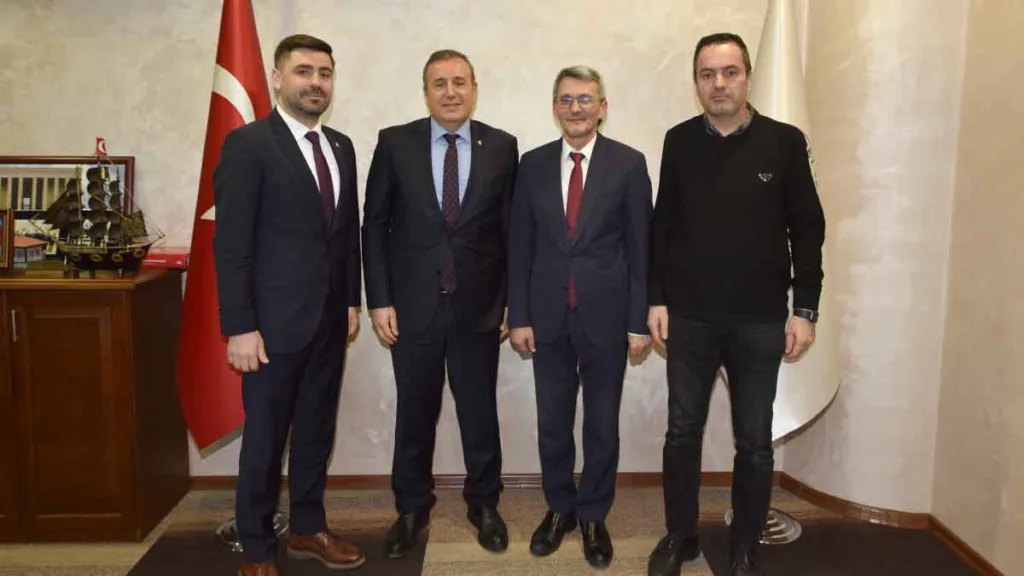 Trabzon SMMM Odası Başkanı Mustafa Alkan ve TTSO Başkanı Erkut Çelebi'nin görüşme anı.
