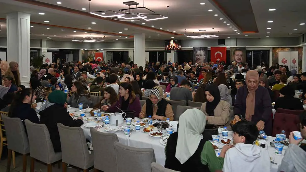Trabzon’da yetim ve şehit çocukları için anlamlı iftar programı düzenlendi.