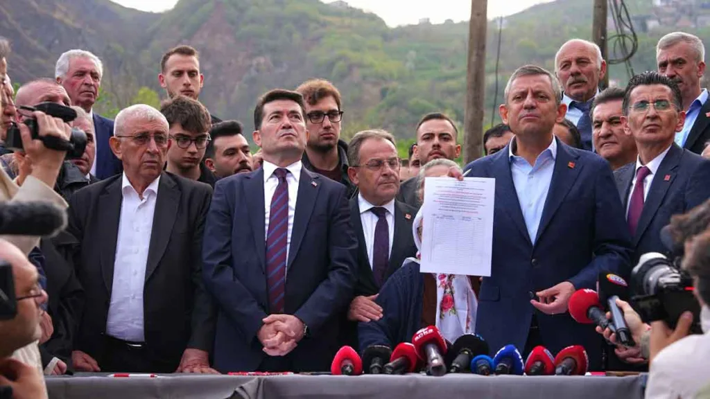 Trabzon’da Erken Seçim ve İmamoğlu’nun Özgürlüğü için İmza Kampanyası