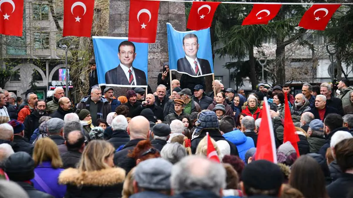 Trabzon'da STK'lar İmamoğlu'na destek için yürüdü.