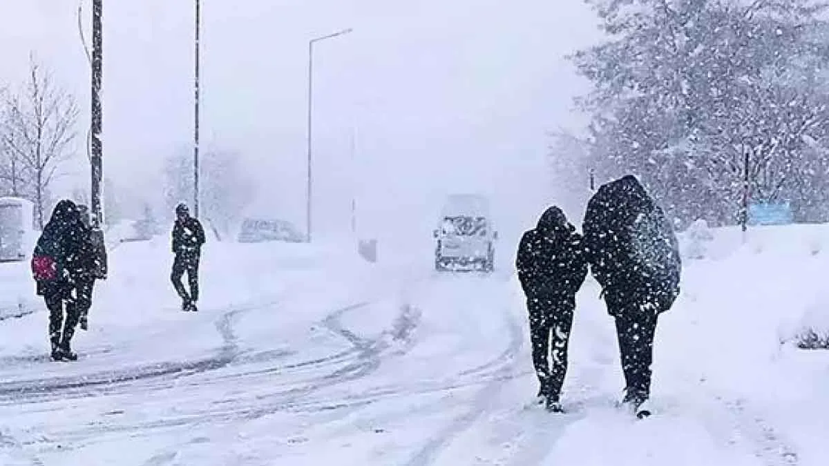 Trabzon’da kar yağışı nedeniyle bazı ilçelerde okullar tatil edildi.