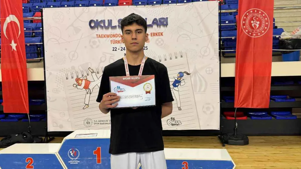 Trabzon Büyükşehir Belediyespor Kulübü sporcuları Türkiye Taekwondo Şampiyonası'ndan madalyalarla döndü.