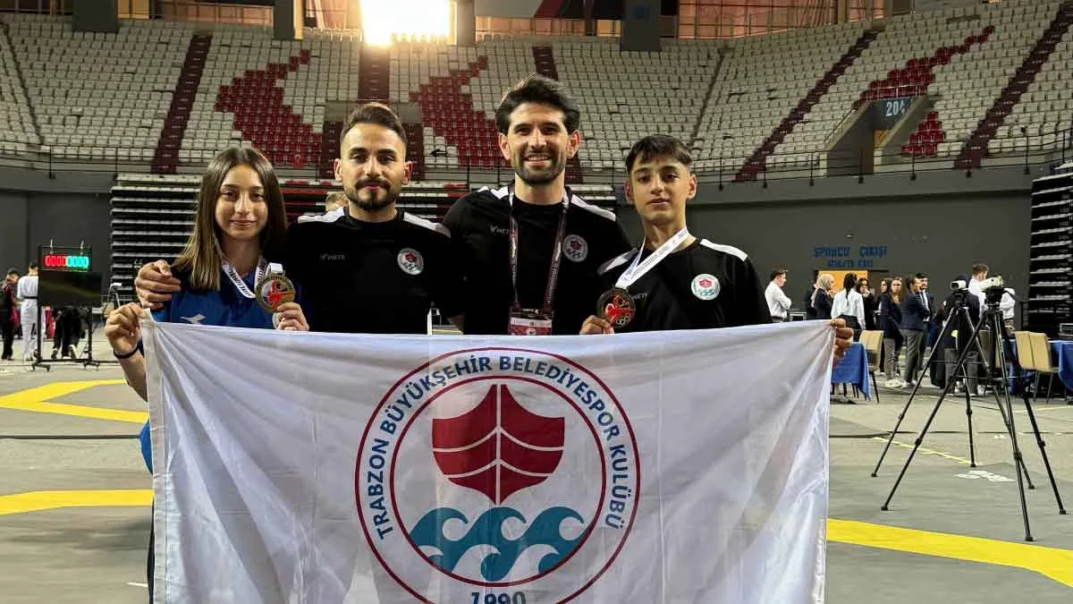 Trabzonlu tekvandocular Türkiye Şampiyonası'ndan madalyalarla döndü.
