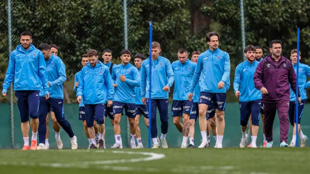 Trabzonspor, Göztepe maçı hazırlıklarını Teknik Direktör Fatih Tekke yönetiminde sürdürüyor.