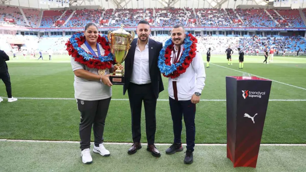 Trabzonspor'dan Dünya Şampiyonu Havvanur Kethüda'ya Özel Tören