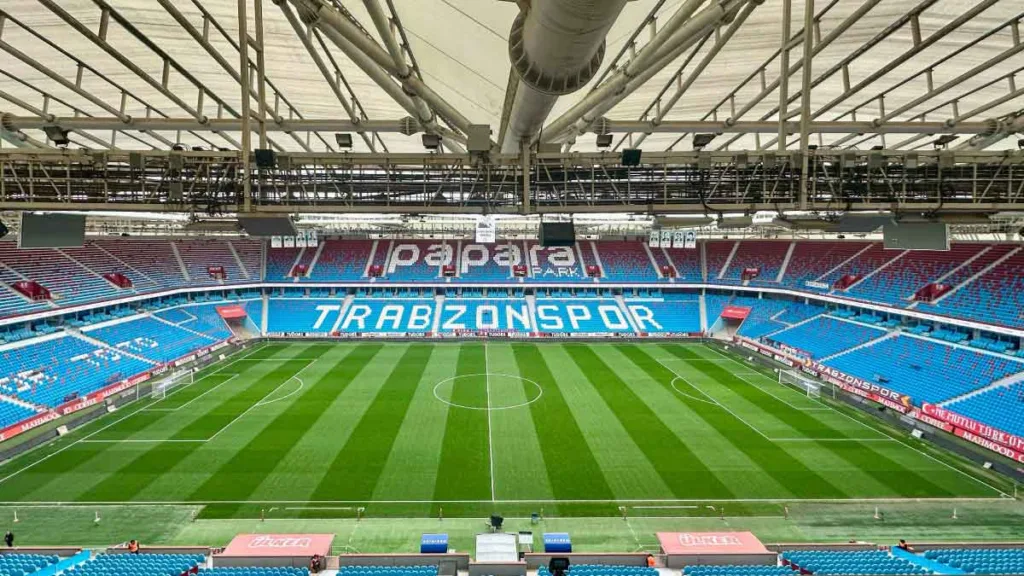 Trabzonspor'un efsane stadı Papara Park'ın iç görünümü.