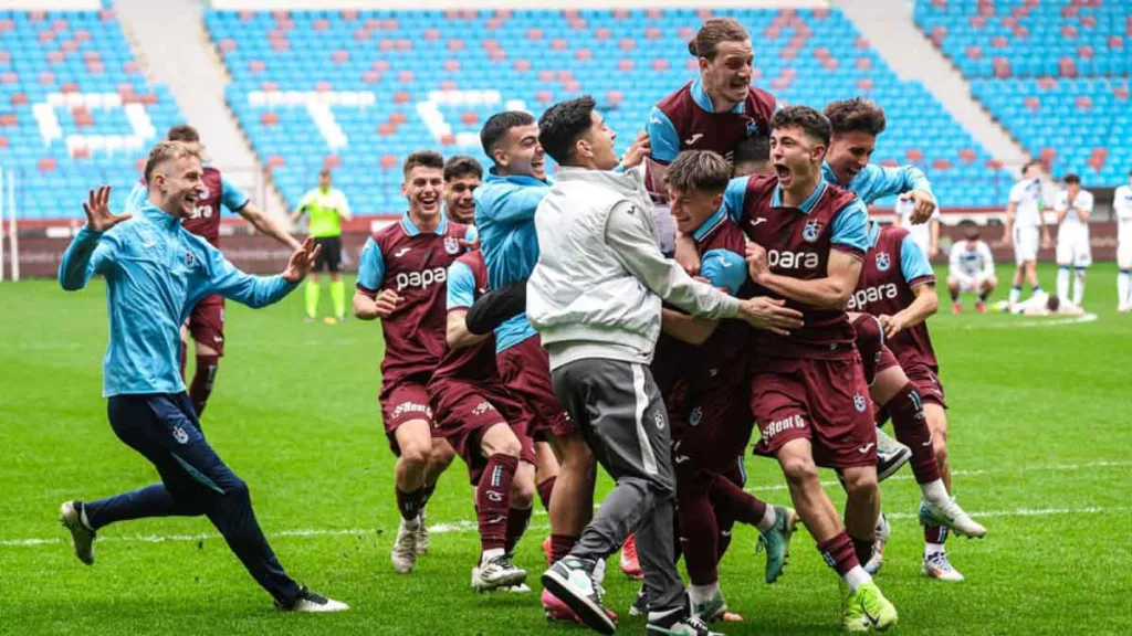 Trabzonspor U19, UEFA Gençlik Ligi’nde Atalanta’yı penaltılarla mağlup ederek çeyrek finale yükseldi.