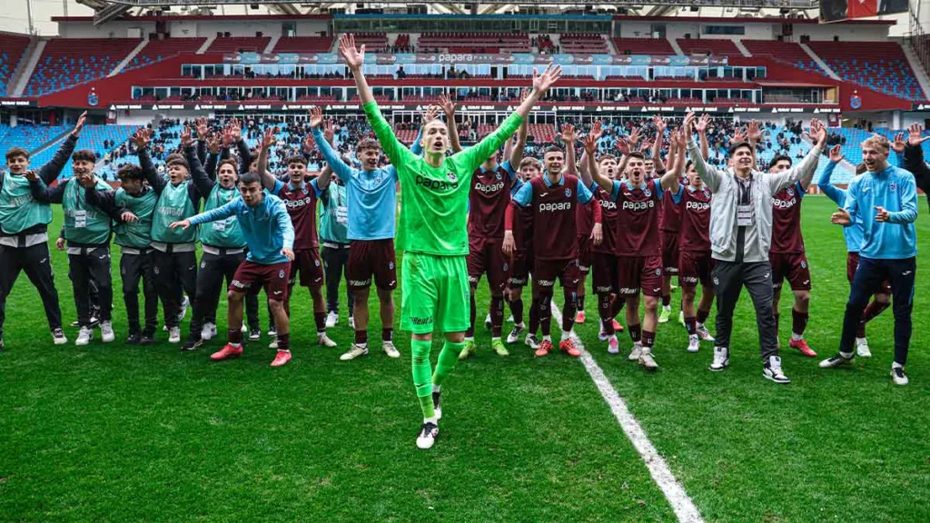Trabzonspor, UEFA Gençlik Ligi Çeyrek Finali'nde taraftarlarını stada çağırıyor.