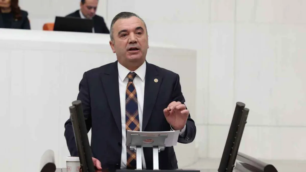 Yavuz Aydın, Trabzon’daki turizm toplantısına davet edilmemesine tepki gösterdi.