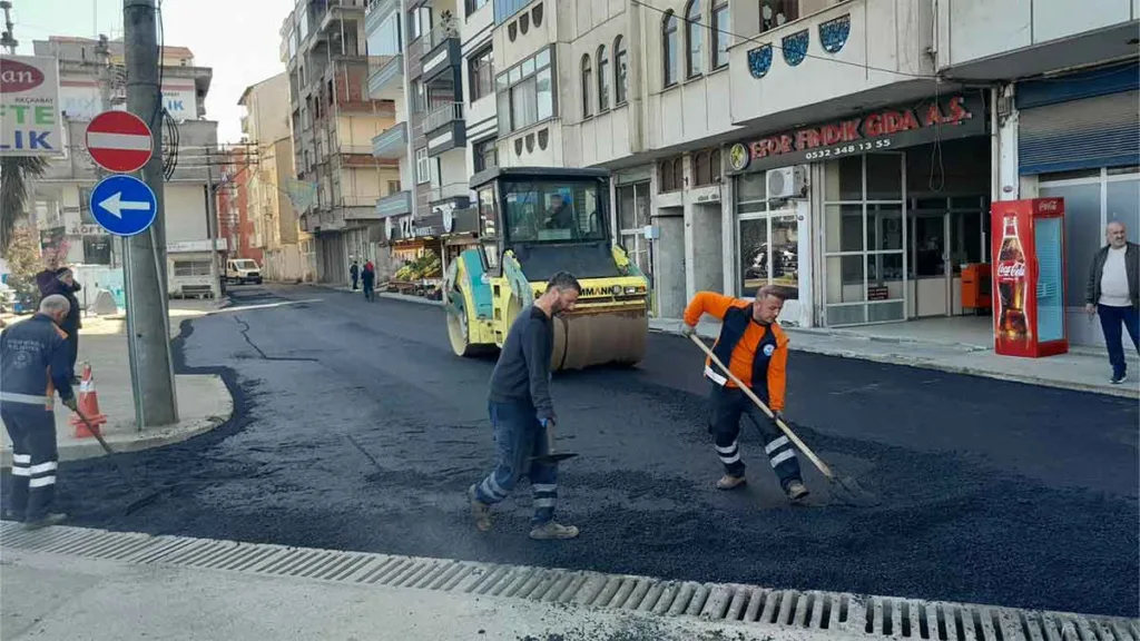 Trabzon’da yol yapım çalışmaları devam ediyor.
