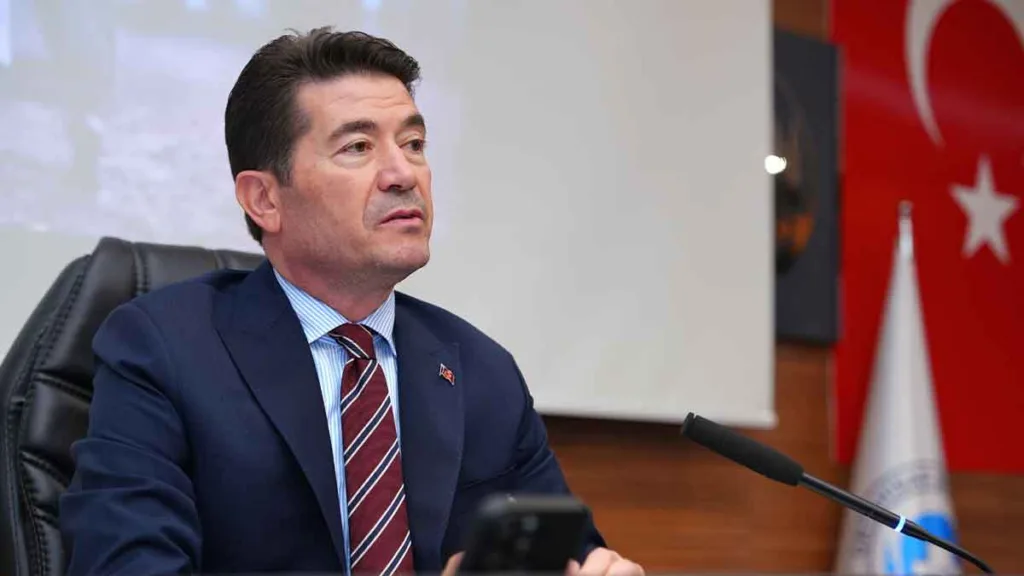 Ortahisar Belediye Başkanı Ahmet Kaya, Emir Timur Anıtı önünde adalet mesajı verdi