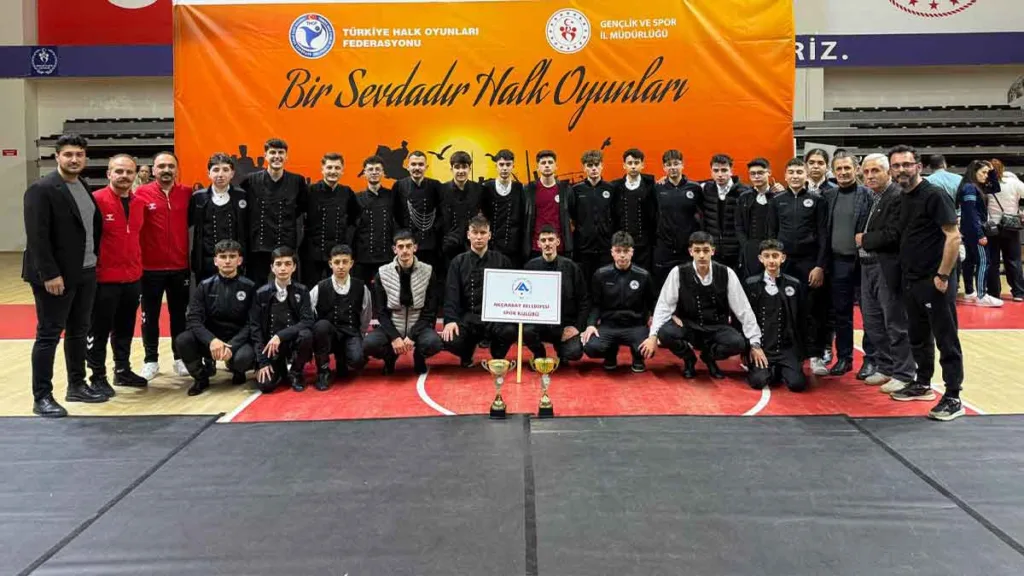 Akçaabat Belediyesi Spor Kulübü Halk Oyunları Ekibi bölge şampiyonu oldu.