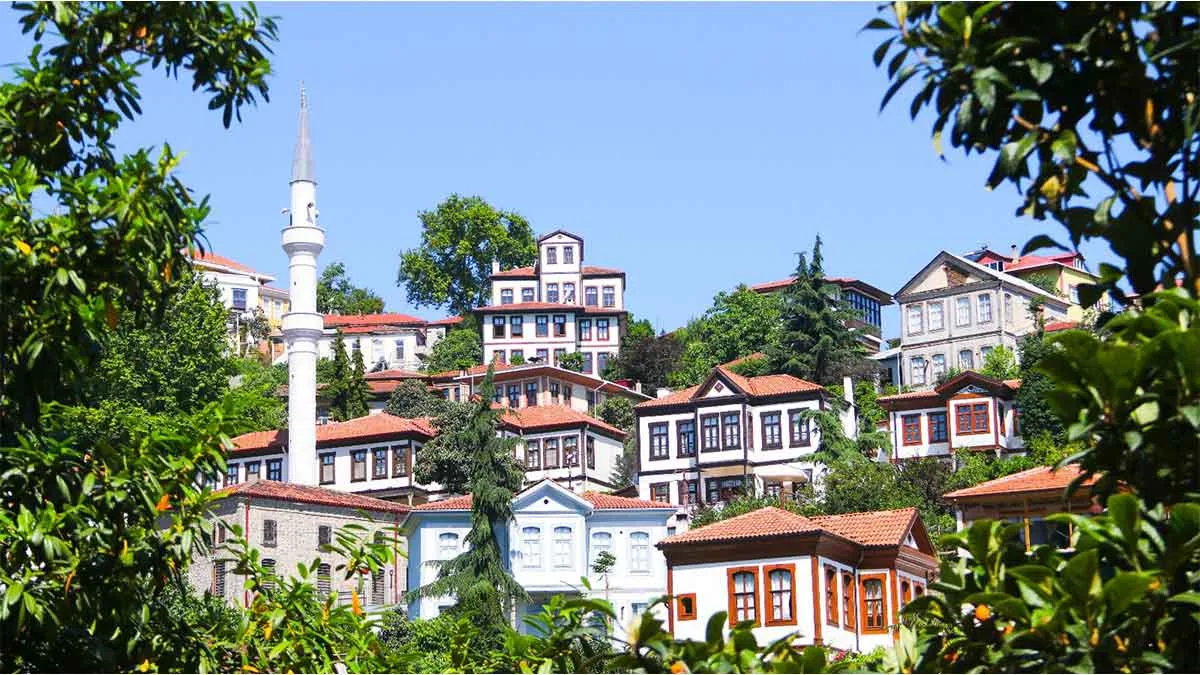 Tarihi Orta Mahalle’de dönüşüm çalışmaları sürüyor