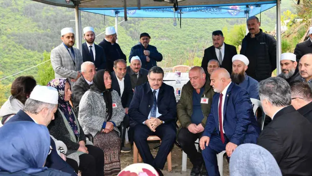 Başkan Ahmet Metin Genç, şehit Berat Mecit Day’ın ailesine taziye ziyaretinde bulundu