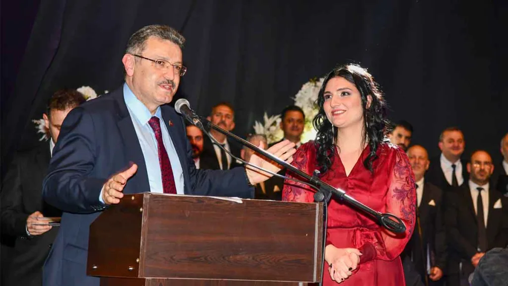 Başkan Ahmet Metin Genç, Türk halk müziği konserinde iki yeni hedefini açıkladı