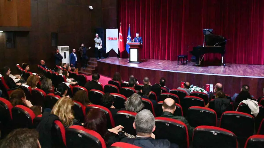 Trabzon Büyükşehir Belediye Başkanı Ahmet Metin Genç, Turizm Haftası kapsamında düzenlenen Piyano Resitali Konseri'nde konuştu