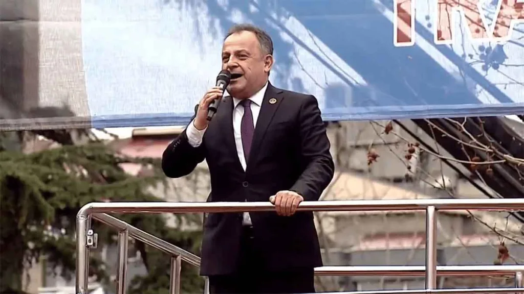 CHP Trabzon İl Başkanı Mustafa Bak, AK Parti Trabzon Milletvekili Vehbi Koç’a sert açıklamalarda bulunuyor.