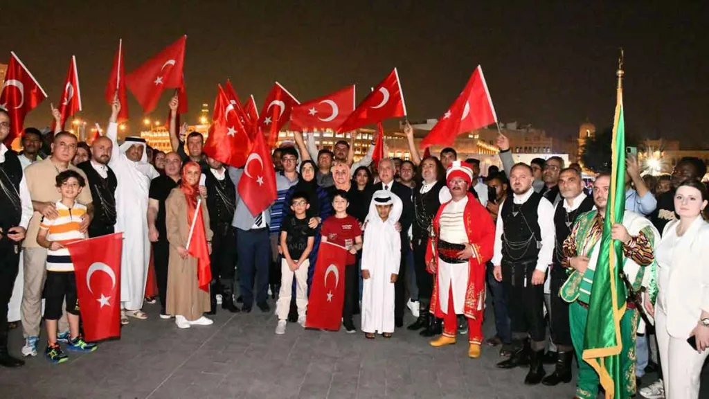 Doha'da düzenlenen Trabzon Tanıtım Günleri etkinliği, mehter ve horon gösterileri eşliğinde Souq Waqif çarşısında yapıldı.