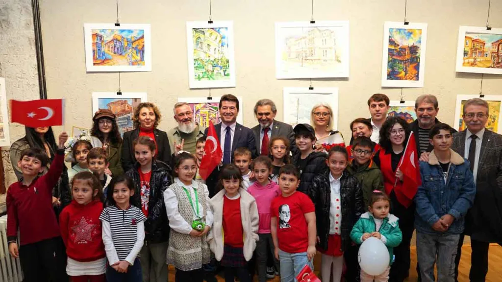 ‘Dünya Çocukları Trabzon’da’ resim sergisinin açılışı Ortahisar Belediye Başkanı Ahmet Kaya tarafından yapıldı.