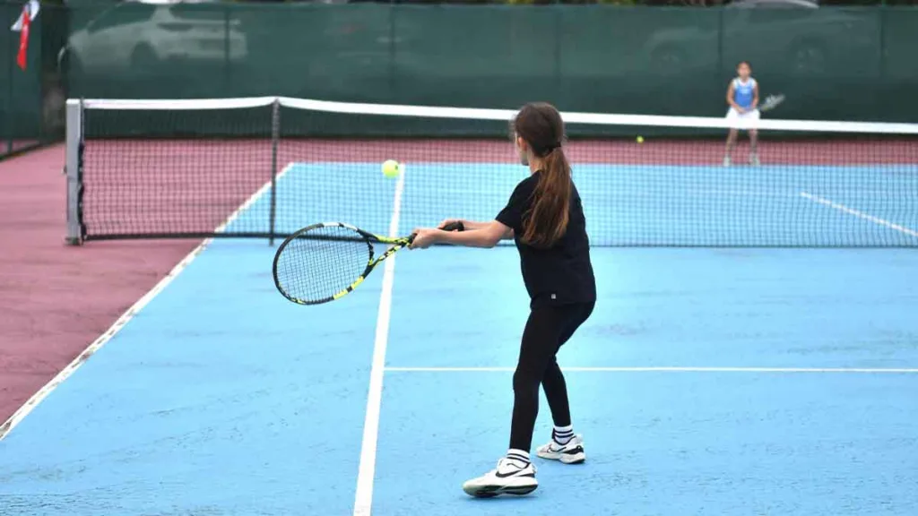Ortahisar Belediyesi 23 Nisan Tenis Turnuvası'nda minik sporcular yarıştı.