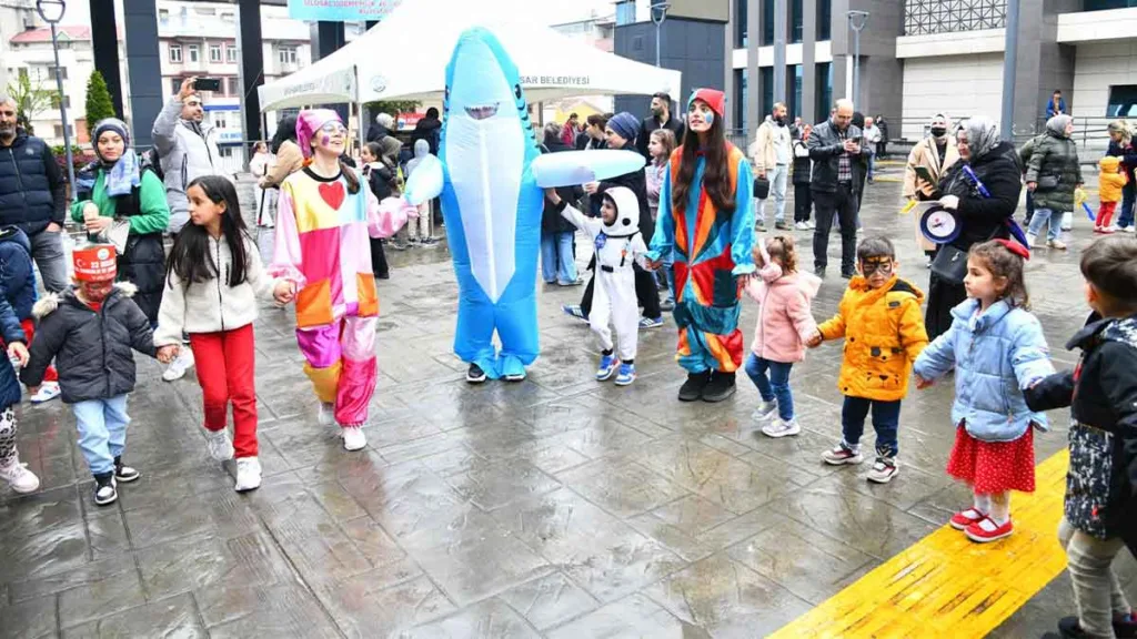 Trabzon’da 23 Nisan Ulusal Egemenlik ve Çocuk Bayramı 10 gün süren festivalle kutlandı.