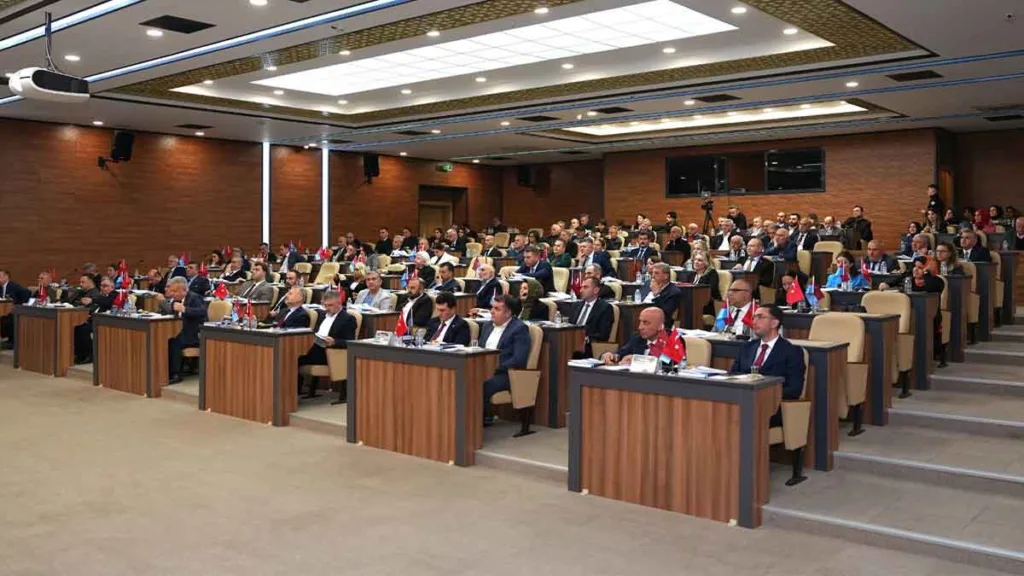 Trabzon Ortahisar Belediyesi meclis toplantısında Atatürk'e hakaret konusu tartışıldı.