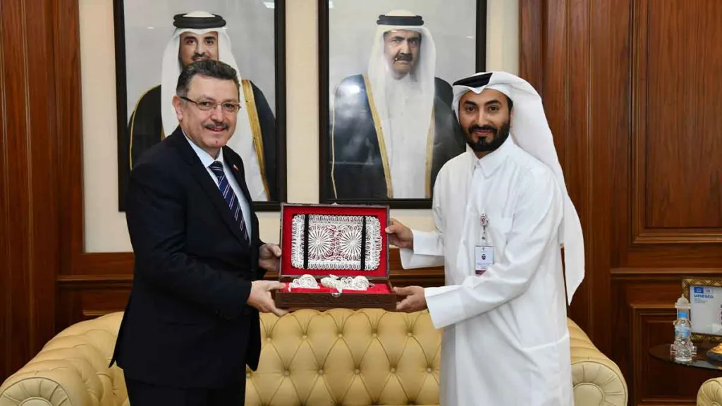 Trabzon Büyükşehir Belediye Başkanı Ahmet Metin Genç, Doha Belediye Başkanı Mohammed Hassan Al-Nuaimi ile görüşme anı