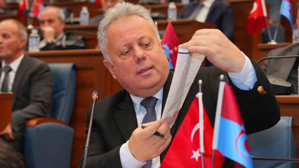 Ortahisar Belediye Başkanı Ahmet Kaya Trabzon su faturaları hakkında konuşuyor