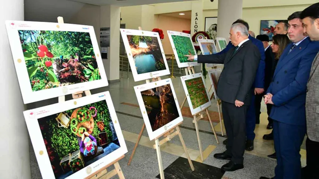 Trabzon’da açılan 14. Tarım Orman ve İnsan Sergisi’nde tarım ve doğa temalı fotoğraflar sergilendi