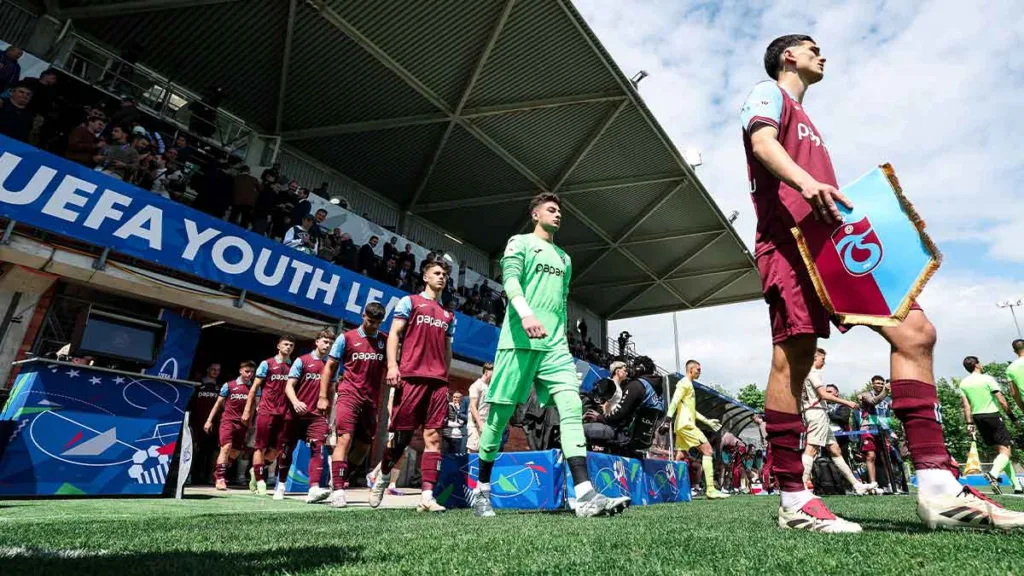Trabzonspor U19’un Barcelona ile oynayacağı UEFA Finali dev ekranda izlenecek.