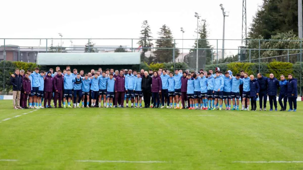 Fatih Tekke ve A Takım’dan U19 Takımına Tebrik Ziyareti