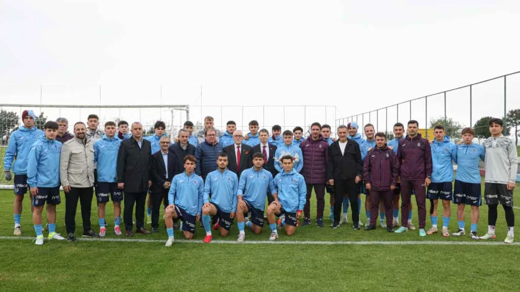 Trabzonspor Divan Kurulu’ndan U19 Takımına Tebrik Ziyareti