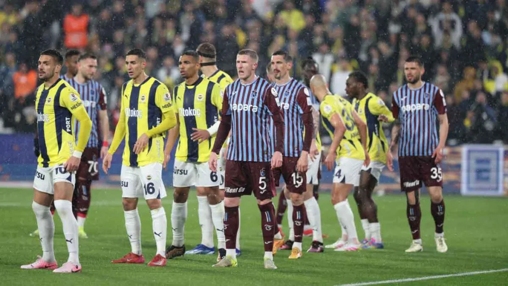 Trabzonspor, Fenerbahçe Deplasmanından 4-1 Mağlup Döndü